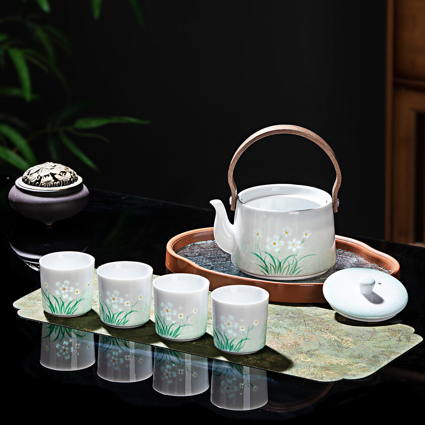 Hand-painted Linglong porcelain tea gift set